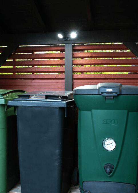 Batterilampe Med Sensor Schwarz außenlampe Von Airam - Praktisch faltbarer LED-Strahler mit Bewegungsmelder und D&auml;mmerungsschalter.