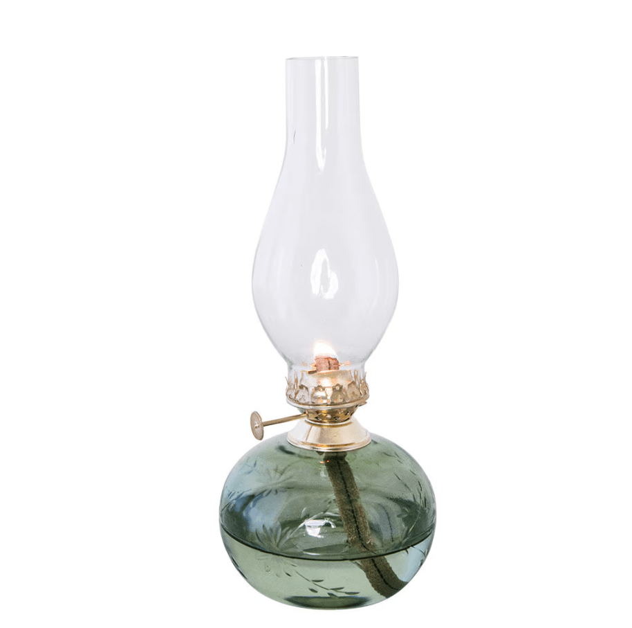 Kerosene lamp Oval Grün Von Strömshaga - Wundersch&ouml;ne Petroleumlampe aus gr&uuml;nem Glas mit ge&auml;tzten Blumen.