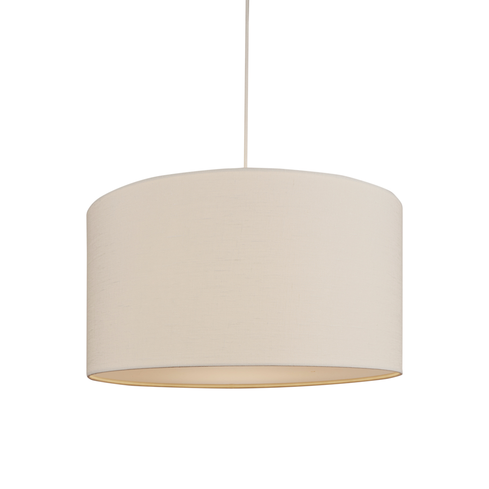 Soft Ø60 Weiß/Sand hängelampe Von Belid - Der Lampenschirm aus sandfarbenem, in Europa angebautem Flachs hat eine lebendige Struktur, die der Lampe eine nat&uuml;rliche und behagliche Ausstrahlung verleiht und sich harmonisch mit der wei&szlig;en Aufh&auml;ngung verbindet.