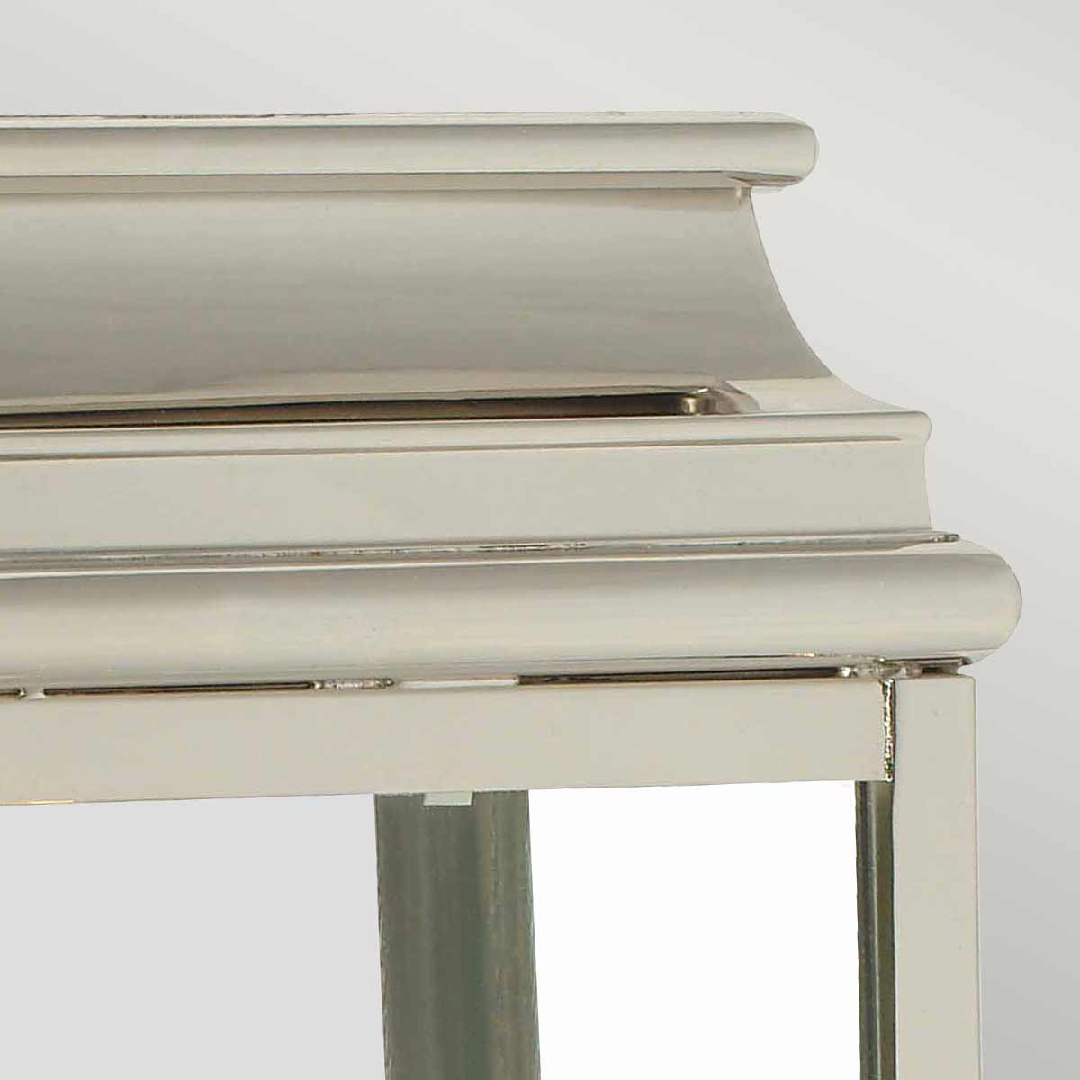 St Martins 30cm Nickel außenlampe Von Elstead Lighting - Es besteht aus massivem Messing und klarem Glas und bietet eine robuste und langlebige Konstruktion, die mit der Zeit eine schöne Patina entwickelt.