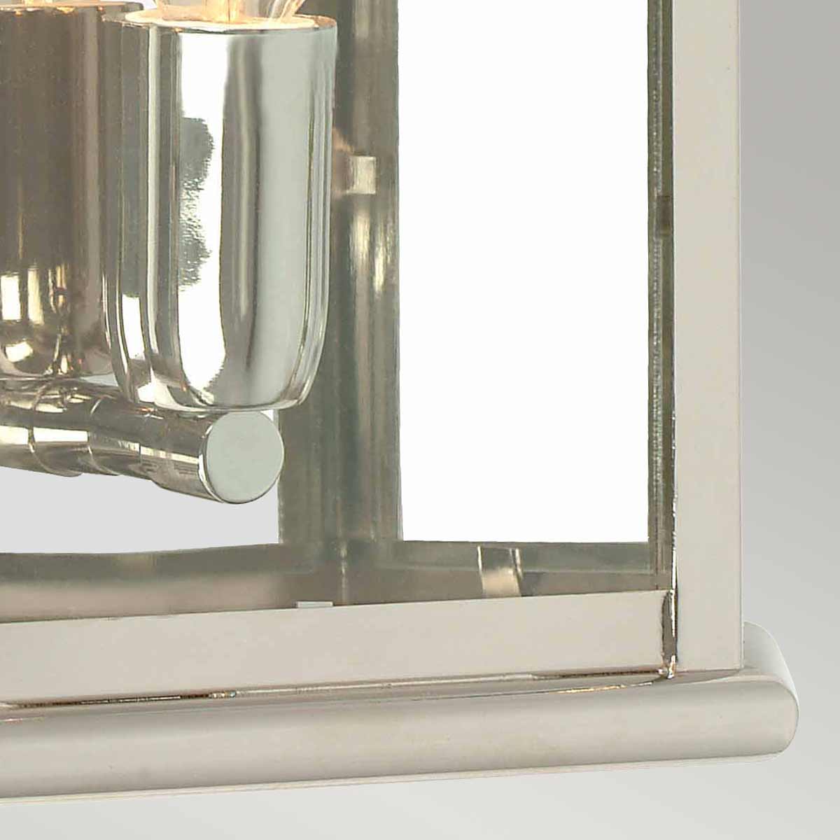 St Martins 30cm Nickel außenlampe Von Elstead Lighting - Es besteht aus massivem Messing und klarem Glas und bietet eine robuste und langlebige Konstruktion, die mit der Zeit eine schöne Patina entwickelt.