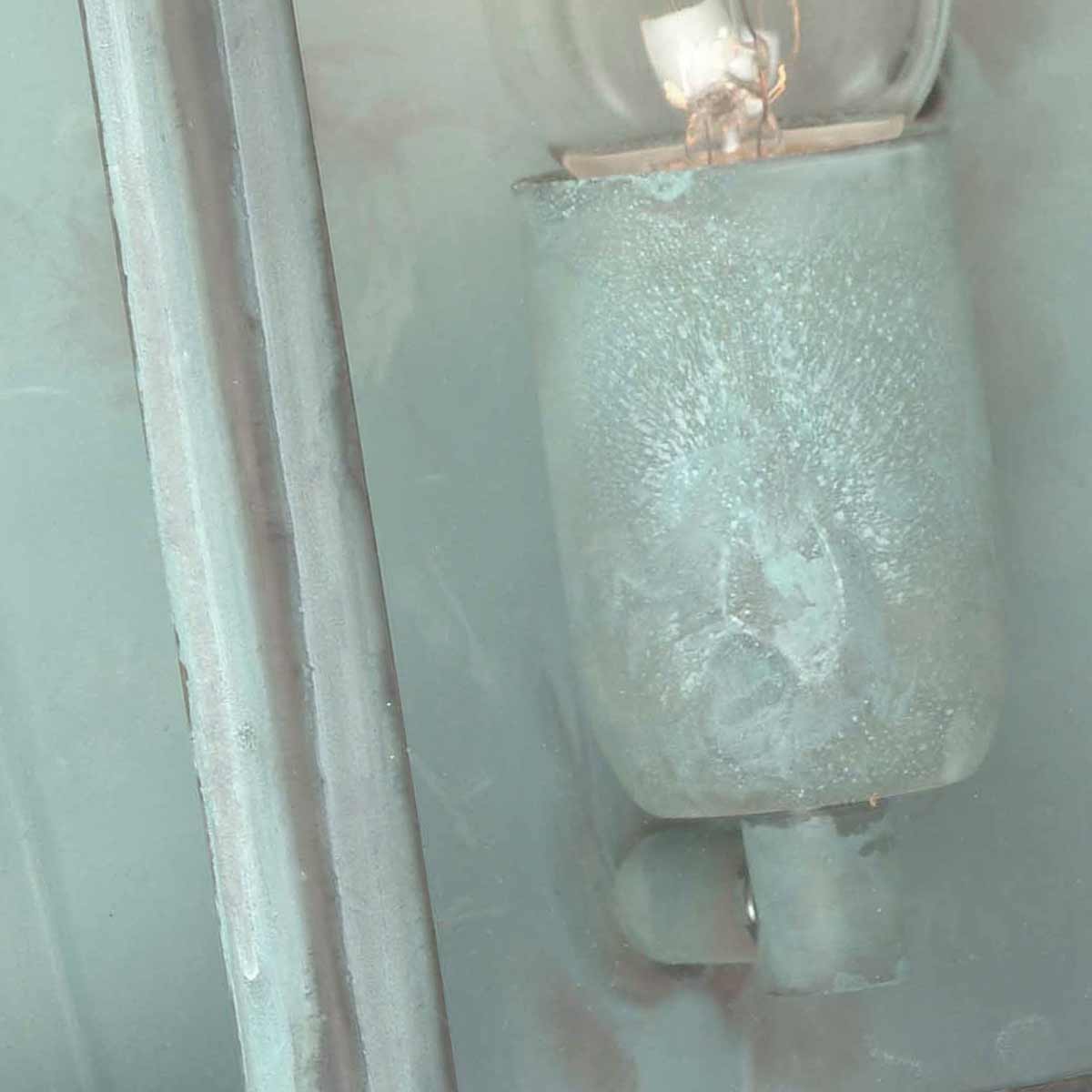 St Martins 30cm Oxidiertes Kupfer Von Elstead Lighting - Es besteht aus massivem Messing und klarem Glas und bietet eine robuste und langlebige Konstruktion, die mit der Zeit eine schöne Patina entwickelt.