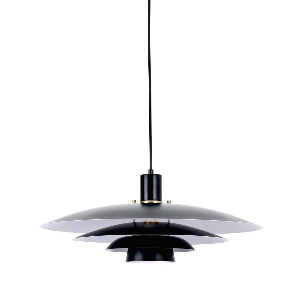 Stealth Ø50 Schwarz hängelampe Von Nordic Lighting - Die Leuchte wird mit zwei Sets an Details geliefert &ndash; Kn&ouml;pfen und Ringen in Messing und Schwarz &ndash; sodass Sie den gew&uuml;nschten Ausdruck w&auml;hlen und das Design an Ihre Einrichtung anpassen k&ouml;nnen.