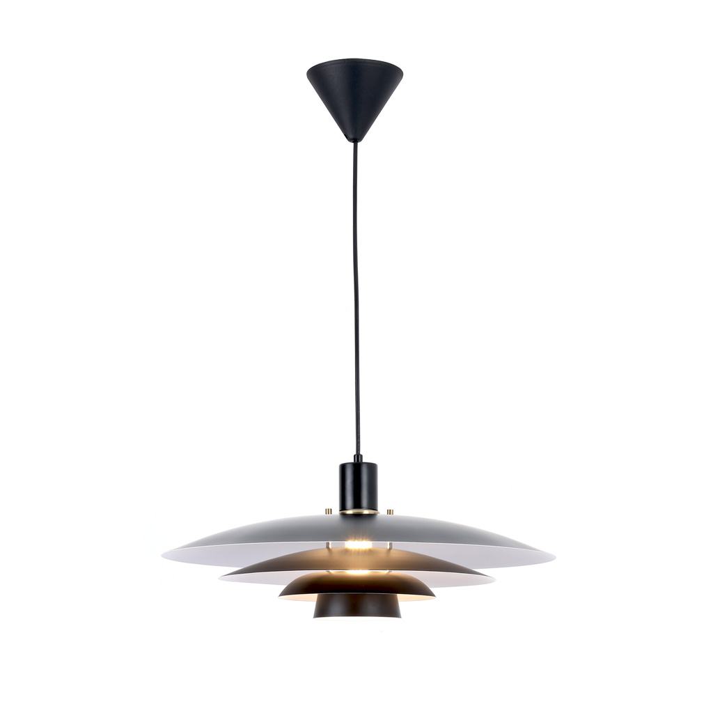 Stealth Ø50 Schwarz hängelampe Von Nordic Lighting - Die Leuchte wird mit zwei Sets an Details geliefert &ndash; Kn&ouml;pfen und Ringen in Messing und Schwarz &ndash; sodass Sie den gew&uuml;nschten Ausdruck w&auml;hlen und das Design an Ihre Einrichtung anpassen k&ouml;nnen.