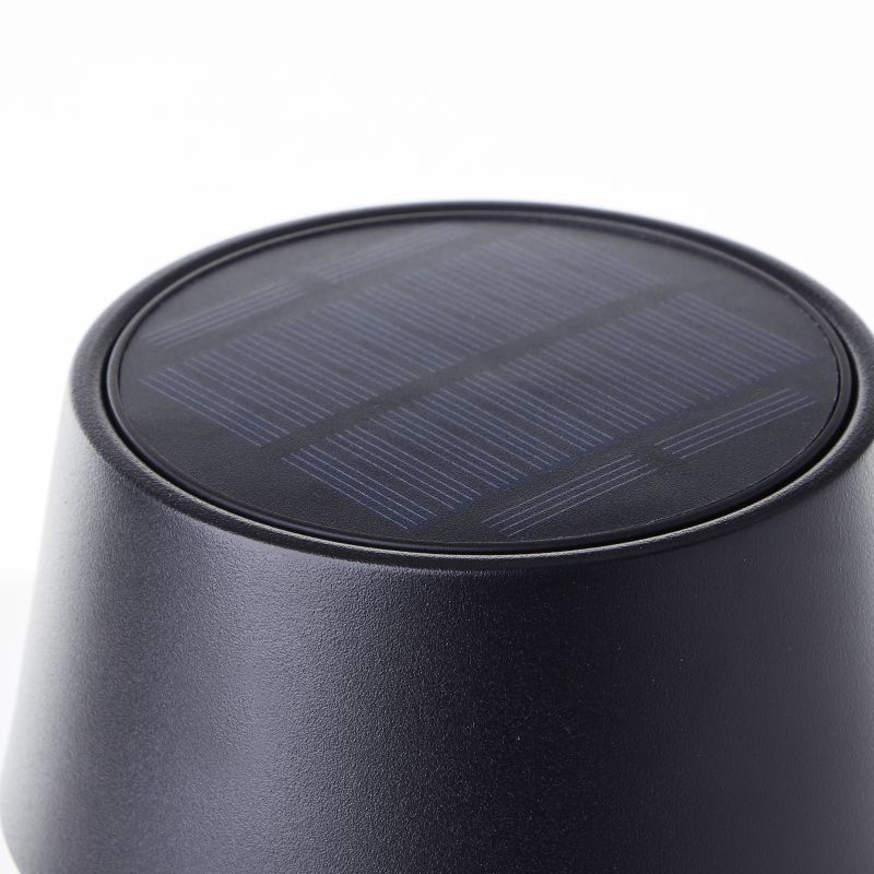 Picco 30cm Schwarz solarleuchte Von Brilliant - Picco ist eine umweltfreundliche, flexible und stilvolle Beleuchtungsl&ouml;sung, die Ihre Terrasse in einen Ort der Entspannung und Atmosph&auml;re verwandelt.