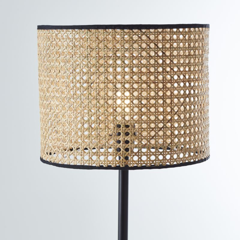 Wiley Natur stehlampe Von Brilliant - Der Rattanschirm sorgt für eine warme und gemütliche Atmosphäre.