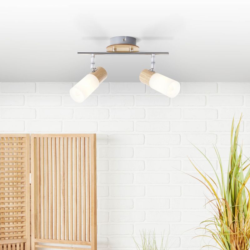 Babsan 2 Holz spotlight Von Brilliant - Die Holzdetails in Kombination mit den weißen Schirmen vermitteln ein warmes und natürliches Gefühl, das auf moderne Funktionalität trifft.