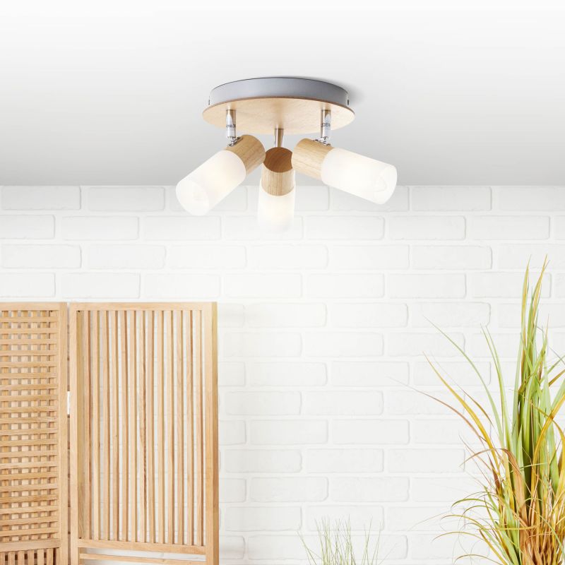 Babsan 3 Holz spotlight Von Brilliant - Die Holzdetails in Kombination mit den weißen Schirmen vermitteln ein warmes und natürliches Gefühl, das auf moderne Funktionalität trifft.