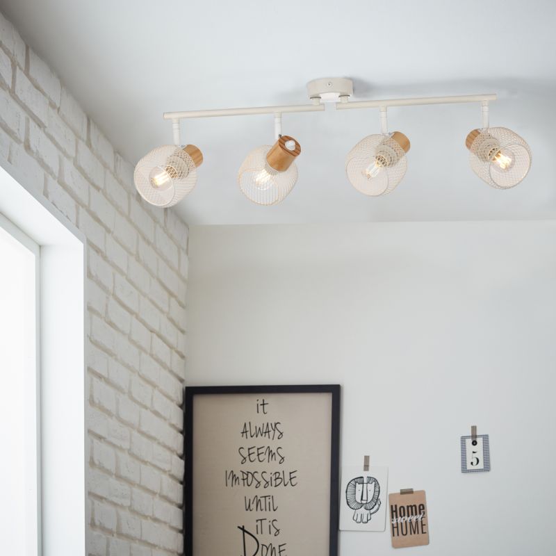 Giada 4 Weiß spotlight Von Brilliant - Die Leuchte kann sowohl an der Decke als auch an der Wand montiert werden und verfügt über verstellbare Leuchtenköpfe, mit denen Sie das Licht dorthin lenken können, wo es benötigt wird – von der Hervorhebung von Details bis hin zur Beleuchtung ganzer Räume.