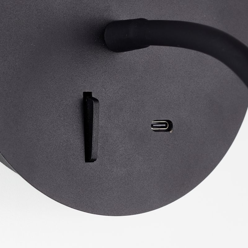 Jutta Schwarz leselampe Von Brilliant - Die Wandleuchte Jutta ist eine elegante Wahl, die gerichtetes und angenehmes Licht verbreitet.