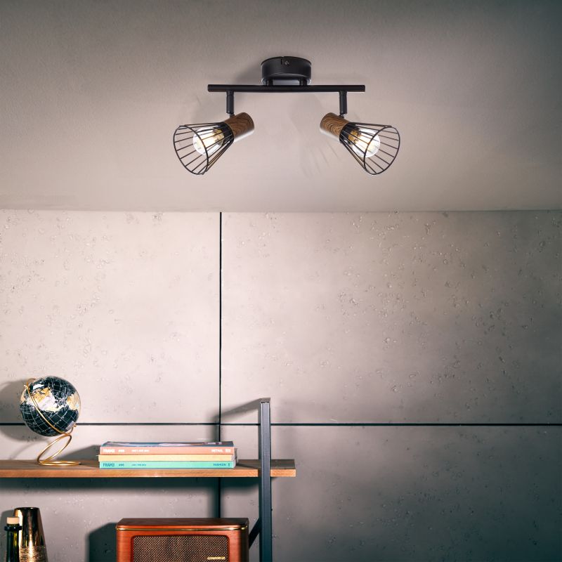 Manama 2 Schwarz spotlight Von Brilliant - Der Manama Strahler ist eine stilvolle Leuchte, die Retro- und modernes Design vereint.