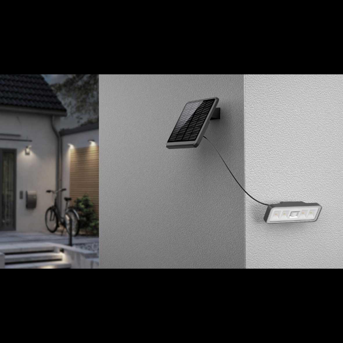 Batteriebetriebener Strahler mit Sensor Schwarz solarleuchte Von Designlight - Bei Bewegungserkennung leuchtet die Leuchte 18 Sekunden lang mit 100 % Helligkeit (1000 lm) und schaltet sich anschlie&szlig;end mit einer Grundbeleuchtung von ca.