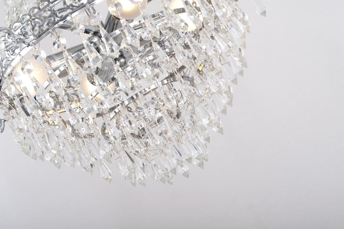 Empire Classic Ø50 Chrom kristall Von Norrsken Design - Der schimmernde Kristall fängt das Licht ein und verbreitet einen sanften Schein, wodurch eine einladende und glamouröse Umgebung entsteht.