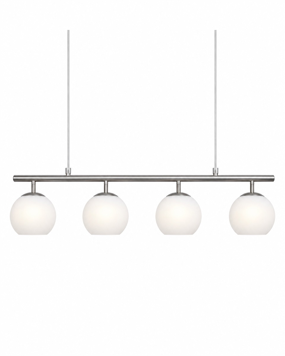 Globi 4 78cm Nickel hängelampe Von Nordic Lighting - Die Metallaufh&auml;ngung in mattem Nickel-Finish verleiht ihr eine elegante und grafische Note, w&auml;hrend die vier runden Opalglaskuppeln ein angenehmes und gleichm&auml;&szlig;iges Licht im Raum verbreiten.
