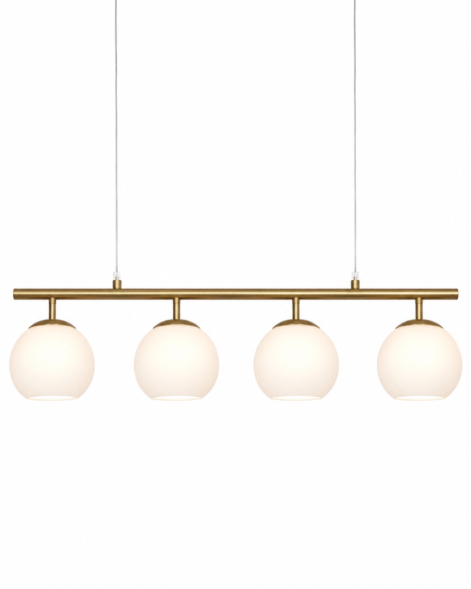 Globi 4 78cm Gebürstetes Messing/Weiß hängelampe Von Nordic Lighting - Die Metallaufhängung in gebürsteter Messingoptik verleiht ihr eine elegante und grafische Note, während die vier runden Opalglaskuppeln ein angenehmes und gleichmäßiges Licht im Raum verbreiten.