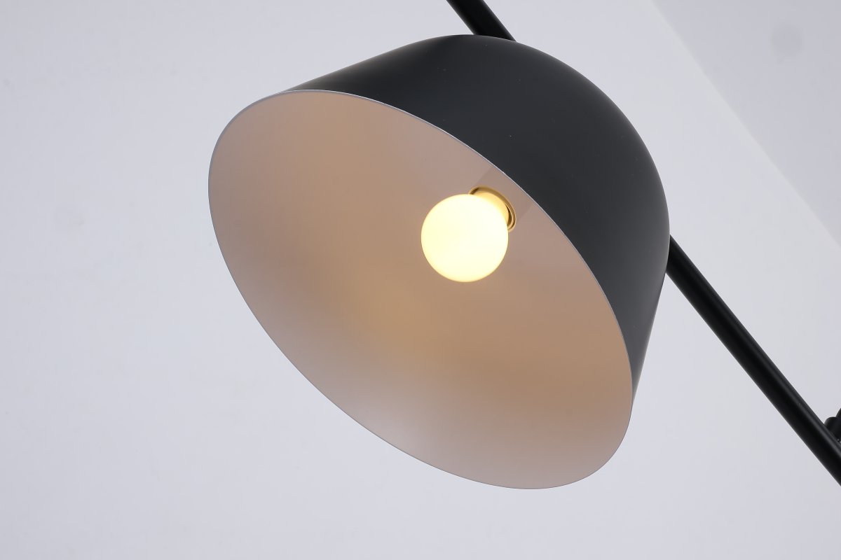 Pop 125cm Schwarz hängelampe Von Nordic Lighting - Ihre klaren Linien und die nach unten gerichteten Schirme sorgen f&uuml;r ein angenehmes und funktionales Licht &uuml;ber Essbereich oder K&uuml;che.