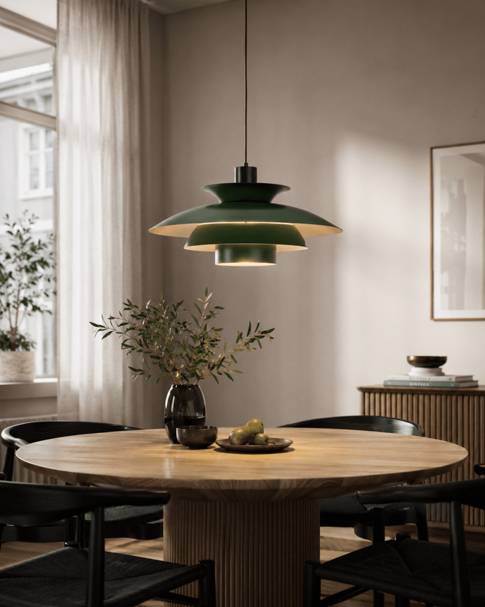 Stealth 2 Ø50 Grün hängelampe Von Nordic Lighting - Sie eignet sich perfekt &uuml;ber dem Esstisch oder im Wohnzimmer und vereint Funktion und Stil auf ideale Weise.