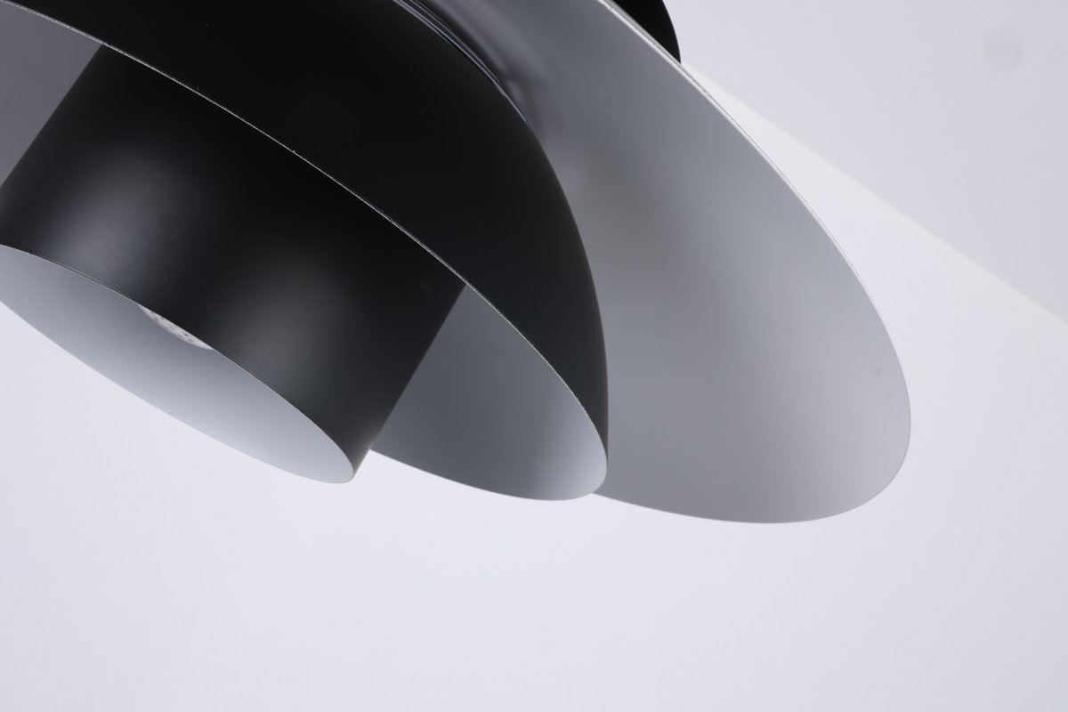 Stealth 2 Ø50 Schwarz hängelampe Von Nordic Lighting - Sie eignet sich perfekt f&uuml;r die Platzierung &uuml;ber dem Esstisch oder im Wohnzimmer und vereint Funktion und Stil auf ideale Weise.