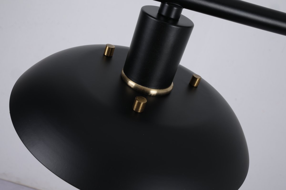 Stealth 120cm Schwarz hängelampe Von Nordic Lighting - Die Leuchte wird mit zwei Sets an Details geliefert &ndash; Kn&ouml;pfen und Ringen in Messingoptik und Schwarz &ndash; sodass Sie ganz einfach die Optik w&auml;hlen k&ouml;nnen, die am besten zu Ihrer Einrichtung passt.