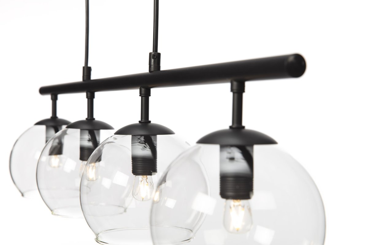 Globi 4 78cm Schwarz/transparent hängelampe Von Nordic Lighting - Die schwarze Metallaufh&auml;ngung verleiht ihr eine elegante und grafische Note, w&auml;hrend die vier runden Glaskuppeln ein angenehmes Licht im Raum verbreiten.