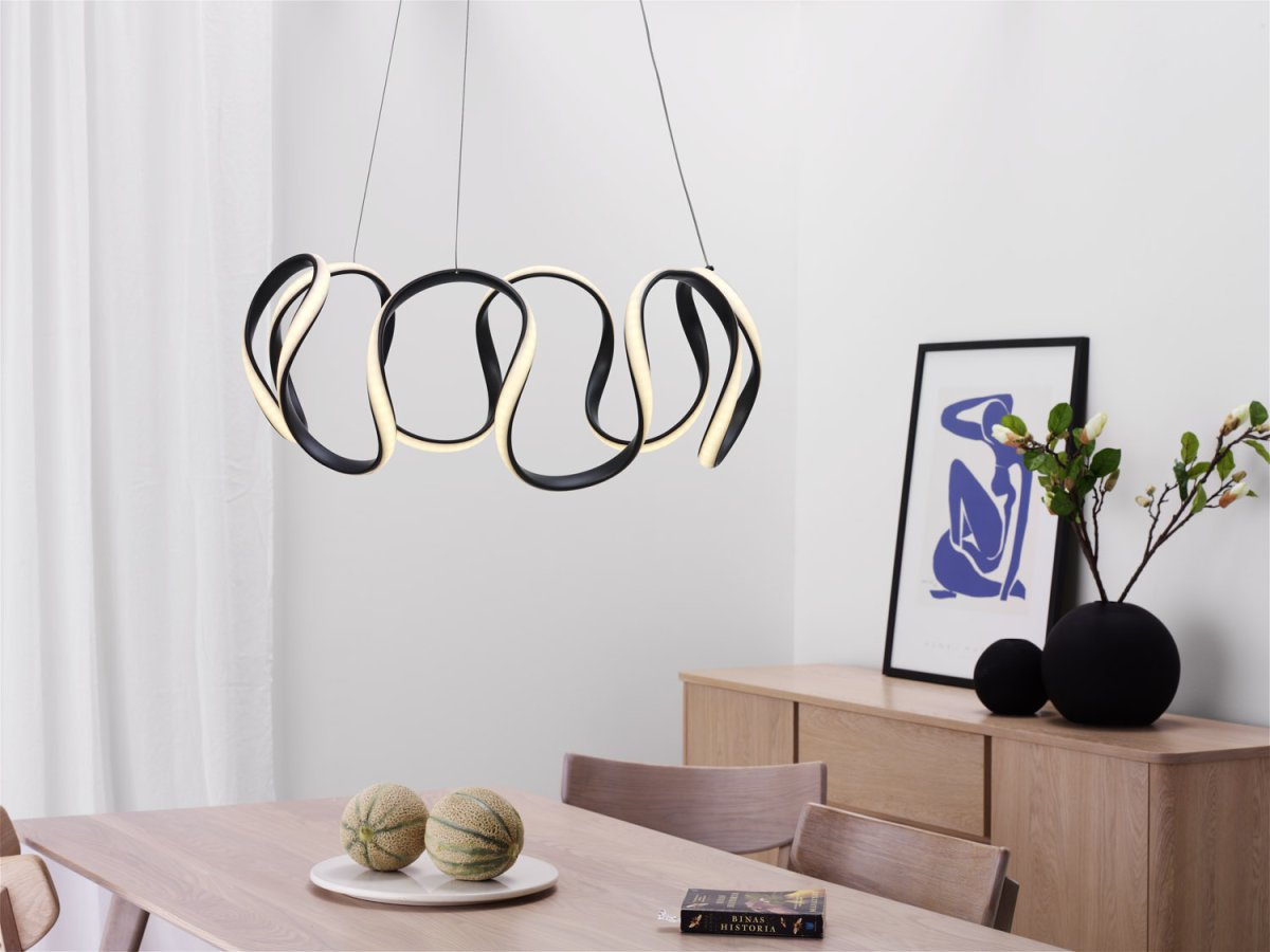 Wave Ø55 Schwarz hängelampe Von Cottex - Die Wave-Pendelleuchte aus Metall und Silikon ist eine moderne und einzigartige Lampe mit einem eleganten, wellenförmigen Design.