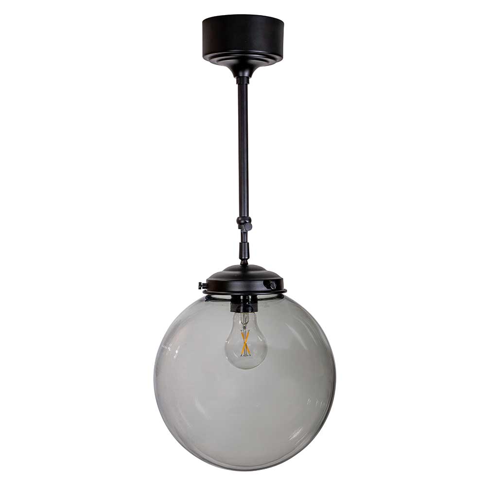 Mora Ø25 Schwarz deckenleuchte Von Armaturhantverk - Klassische Pendelleuchte mit verstellbarer Aufh&auml;ngung in Schwarz.