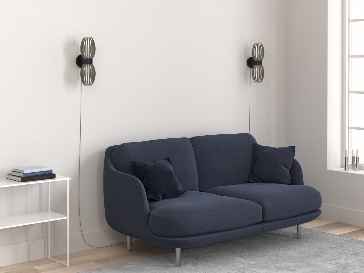 Tentacle Duo Schwarz wandlampe Von Herstal - Der schwarze Schirm mit Lamellen verbreitet ein sch&ouml;nes Licht und sorgt f&uuml;r eine warme und einladende Atmosph&auml;re.