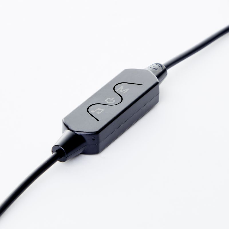 Neele 50cm Schwarz tischlampe Von Brilliant - Dank RGB-LED steht Ihnen eine gro&szlig;e Auswahl an Farben und Effekten zur Verf&uuml;gung, sodass Sie das Licht ganz einfach an Ihre Stimmung und den Anlass anpassen k&ouml;nnen.