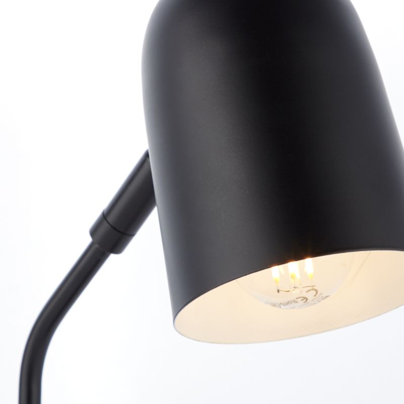 Tong 38cm Schwarz schreibtischlampe Von Brilliant - Dank des schwenkbaren Leuchtenkopfes l&auml;sst sich die Lichtrichtung leicht anpassen, um auch gr&ouml;&szlig;ere oder verwinkelte Fl&auml;chen zu trocknen und dunkle Ecken zu vermeiden.