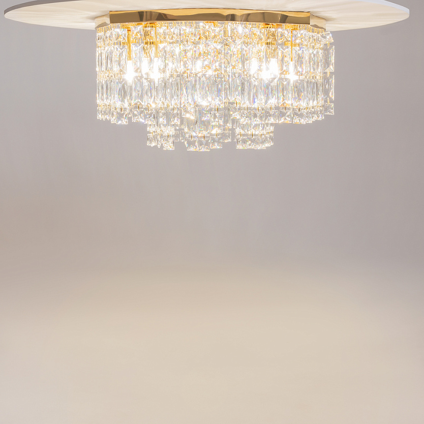 Dune Ø45 Gold kristall Von Maytoni - Die funkelnden Prismen fangen das Licht ein und erzeugen eine luxuri&ouml;se Atmosph&auml;re im Raum.