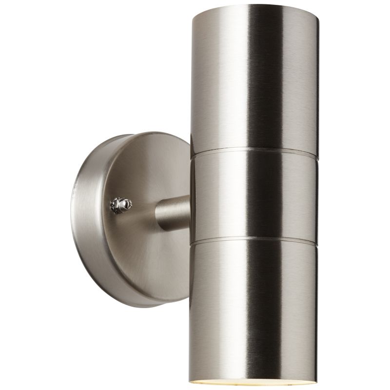 Jandy Stahl außenlampe Von Brilliant - Jandy ist eine vielseitige Wandleuchte, die sich perfekt für den Eingangsbereich eignet – sowohl zur Beleuchtung des Schlüssellochs im Dunkeln als auch als dekorative Fassadenbeleuchtung.