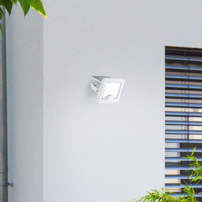 Luton Weiß solarleuchte Von Brilliant - Dank Solarbetrieb ist die Leuchte umweltfreundlich und kosteng&uuml;nstig, und der integrierte Bewegungsmelder verf&uuml;gt &uuml;ber drei Einstellungen f&uuml;r optimale Beleuchtung.