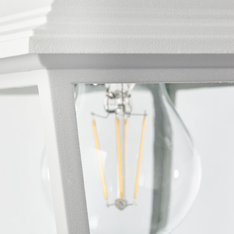 Nissie Weiß außenlampe Von Brilliant - Die Nissie Wandleuchte eignet sich perfekt zur Beleuchtung von Eingängen oder Terrassentüren und schafft Sicherheit an dunklen Abenden.