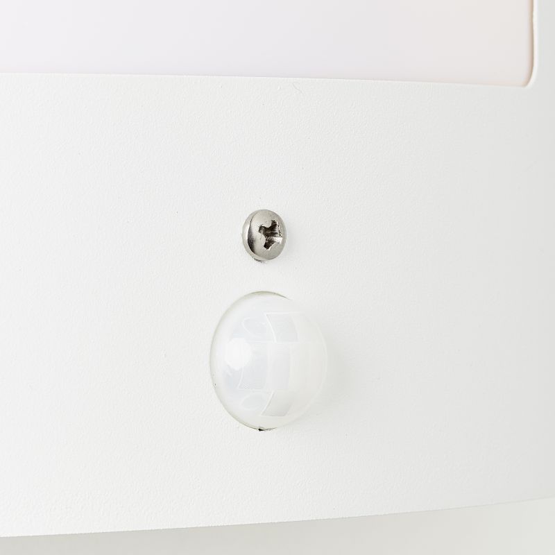 Todd Weiß außenlampe Von Brilliant - Dank des stilvollen Designs fügt sich die Leuchte natürlich in die Hauswände ein.