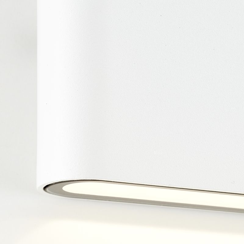 Welbie Weiß außenlampe Von Brilliant - Die Welbie Wandleuchte eignet sich perfekt zur Beleuchtung der Eingangs- oder Terrassentür und sorgt an dunklen Abenden für sicheres Licht an der Hauswand.