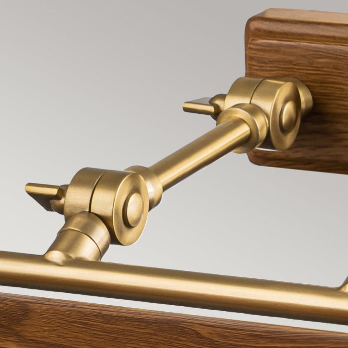 Winchfield 70cm Eiche Von Elstead Lighting - Erhältlich in antikem Messing, Mattschwarz und Eicheneffekt für Bildschirme und Wandhalterungen.