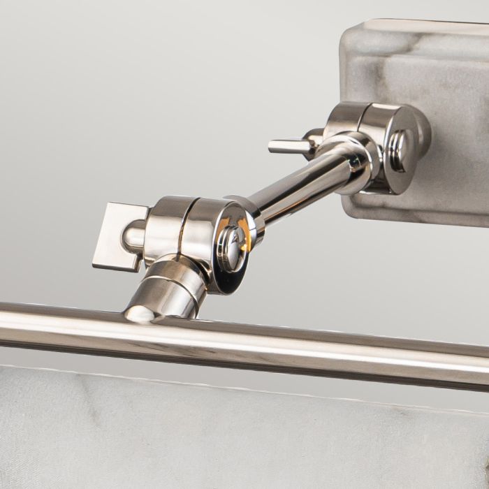 Winchfield 70cm Weiß Von Elstead Lighting - Erhältlich in antikem Messing, Mattschwarz und Eicheneffekt für Bildschirme und Wandhalterungen.