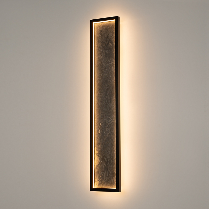 Orign 60cm Schwarz wandlampe Von Maytoni - Orign ist eine Wandleuchte aus Metall mit einer eleganten Steinimitation in der Mitte, die einen nat&uuml;rlichen und exklusiven Eindruck vermittelt.