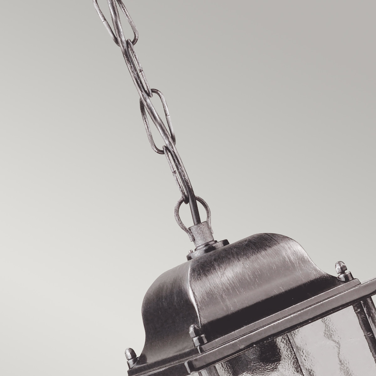 Wexford 16cm Silber Von Elstead Lighting - Wexford ist eine klassische Hängelaterne für den Außenbereich aus Aluminium mit einer eleganten, dunkelsilbernen Oberfläche und dekorativen Glaselementen in Bleiglasoptik.