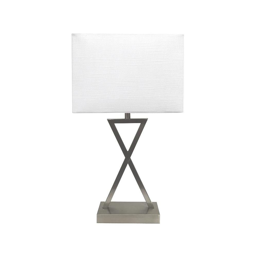 X-factor 54cm Nickel tischlampe Von Nordic Lighting - Das stilvolle Design macht die Leuchte zu einem zeitlosen Einrichtungsdetail, das sowohl in moderne als auch in klassische Einrichtungen passt.