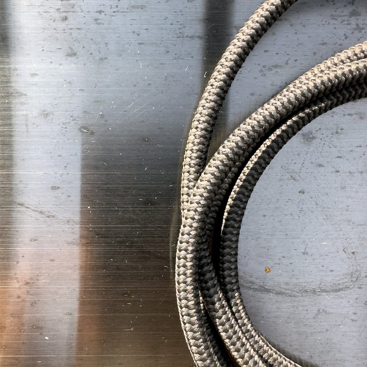 Gravity Schwarz Von Lightson - Wenn Sie sehen möchten, können Sie auch die kleinere Deco-Glühbirne in Gravity verwenden.