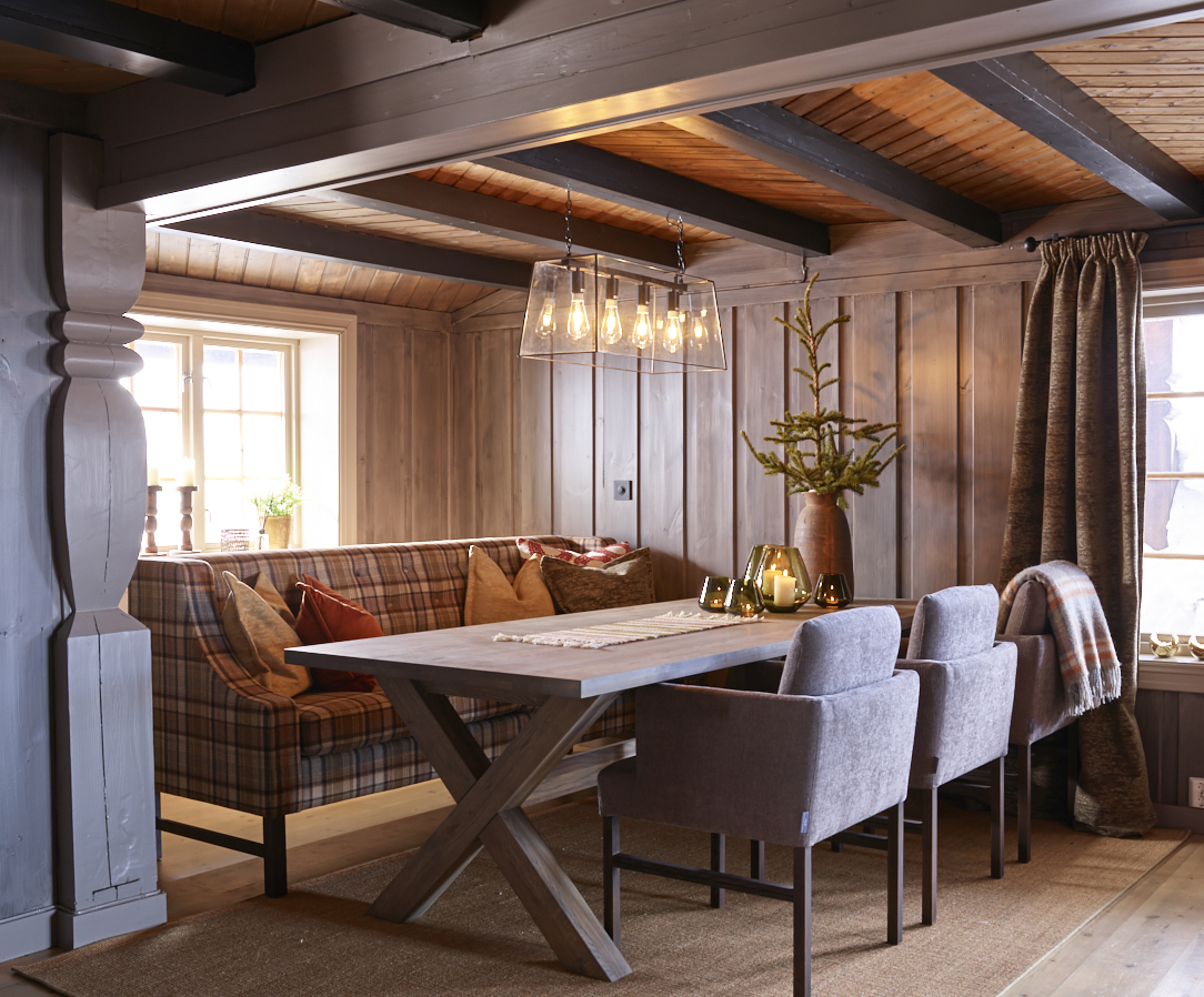 Diplomat 72cm Schwarz hängelampe Von Aneta Lighting - Die Deckenleuchte Diplomat hat ein klassisches Design aus schwarz lackiertem Metall und klarem Glas.