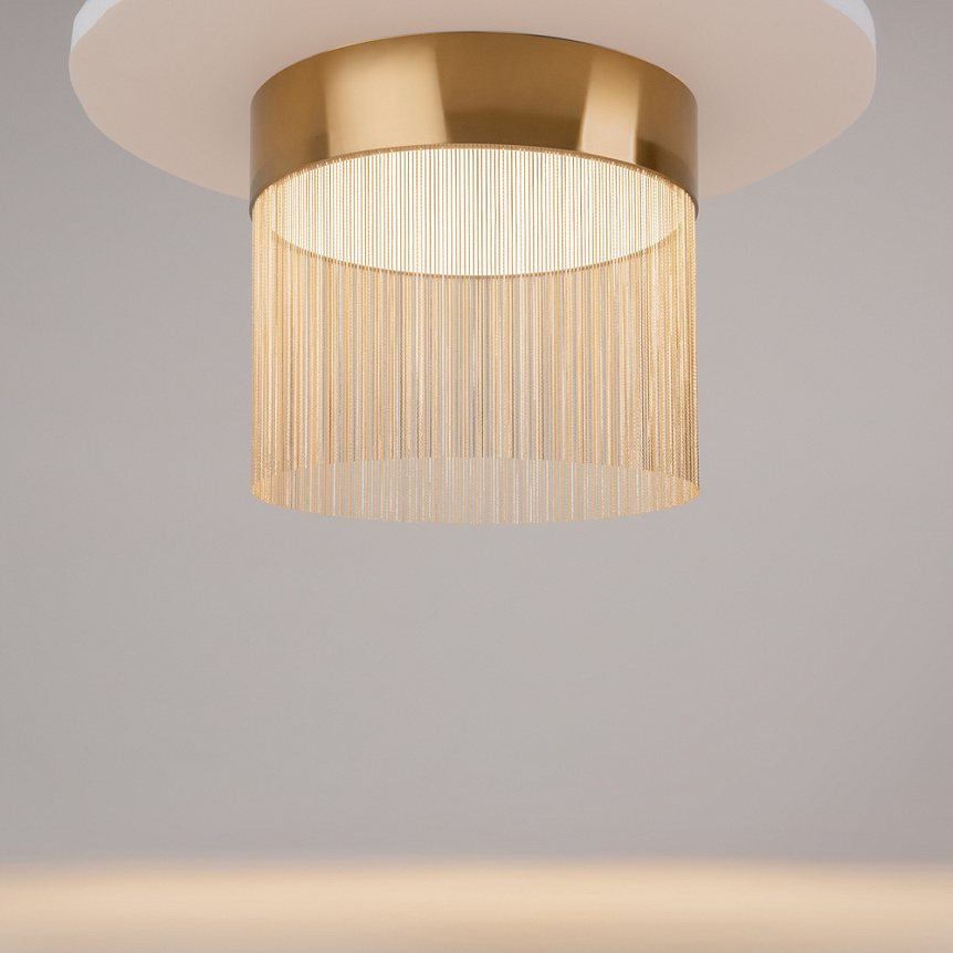 Imaginary Ø35 Gold deckenleuchte Von Maytoni - Imaginary ist eine elegante Deckenleuchte aus Metall mit einem luxuri&ouml;sen Goldfinish und dekorativen Kettendetails, die einen weichen und exklusiven Eindruck hinterlassen.