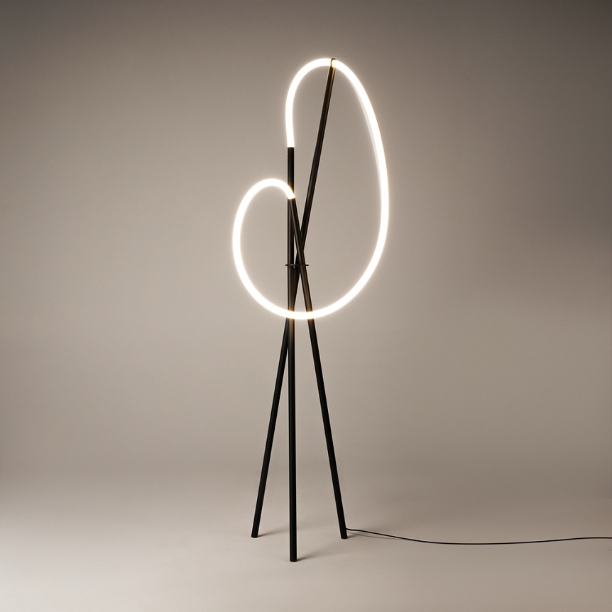 Crochet Schwarz stehlampe Von Maytoni - Die Helligkeit l&auml;sst sich bequem &uuml;ber den im Bodenschalter integrierten Dimmer regulieren &ndash; eine perfekte Kombination aus Form, Funktion und Atmosph&auml;re.